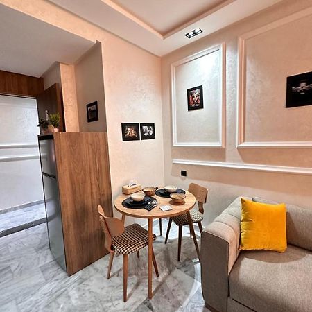 Luxueux Studio A Cote De Mcdo & Zara Maarif Casablanca Bagian luar foto