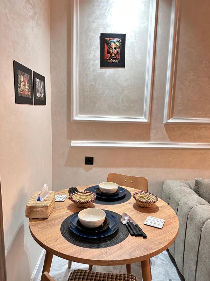 Luxueux Studio A Cote De Mcdo & Zara Maarif Casablanca Bagian luar foto